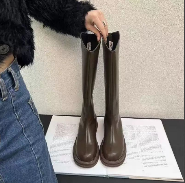 Stivali alti da donna in pelle